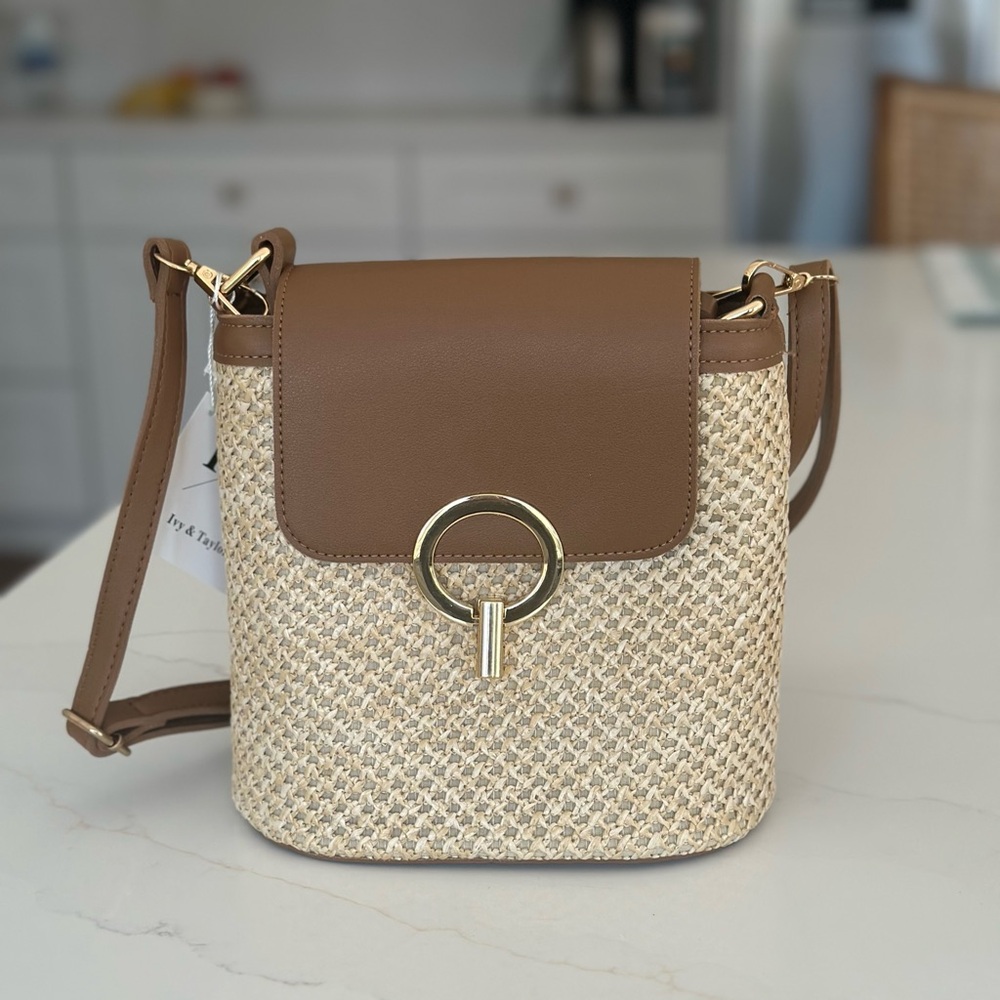 Ivy & Taylor straw Crossbody Bag with gold ring clasp.